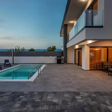 Bura Holiday home